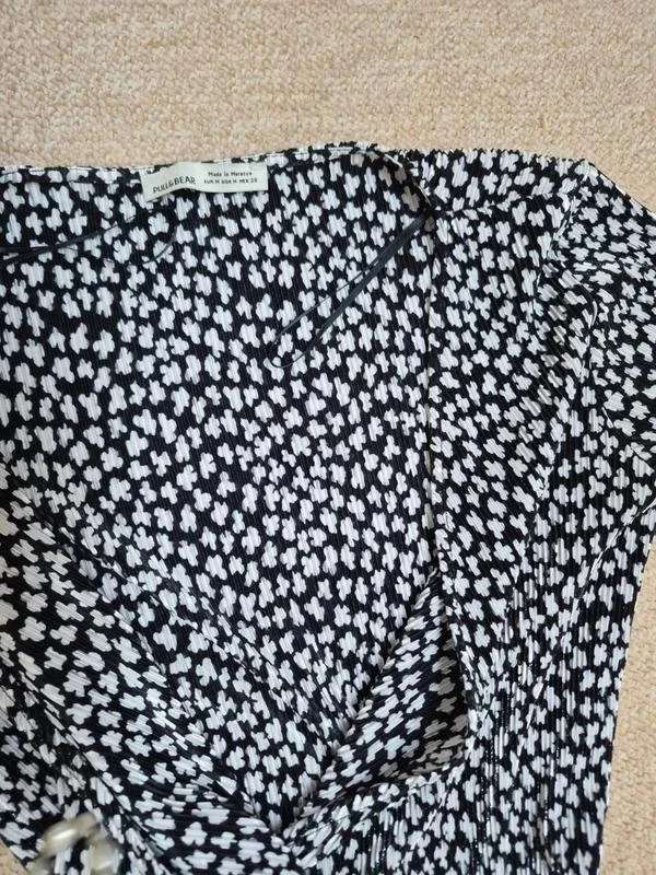 Pull&Bear Mono corto Y2K con motivo blanco y negro talla M – photo 4